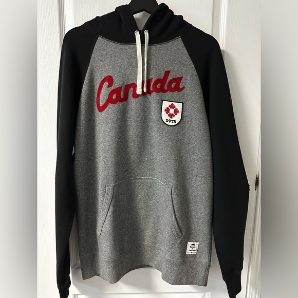 Roots Canada 1973 Hoodie - Picture 2 of 2